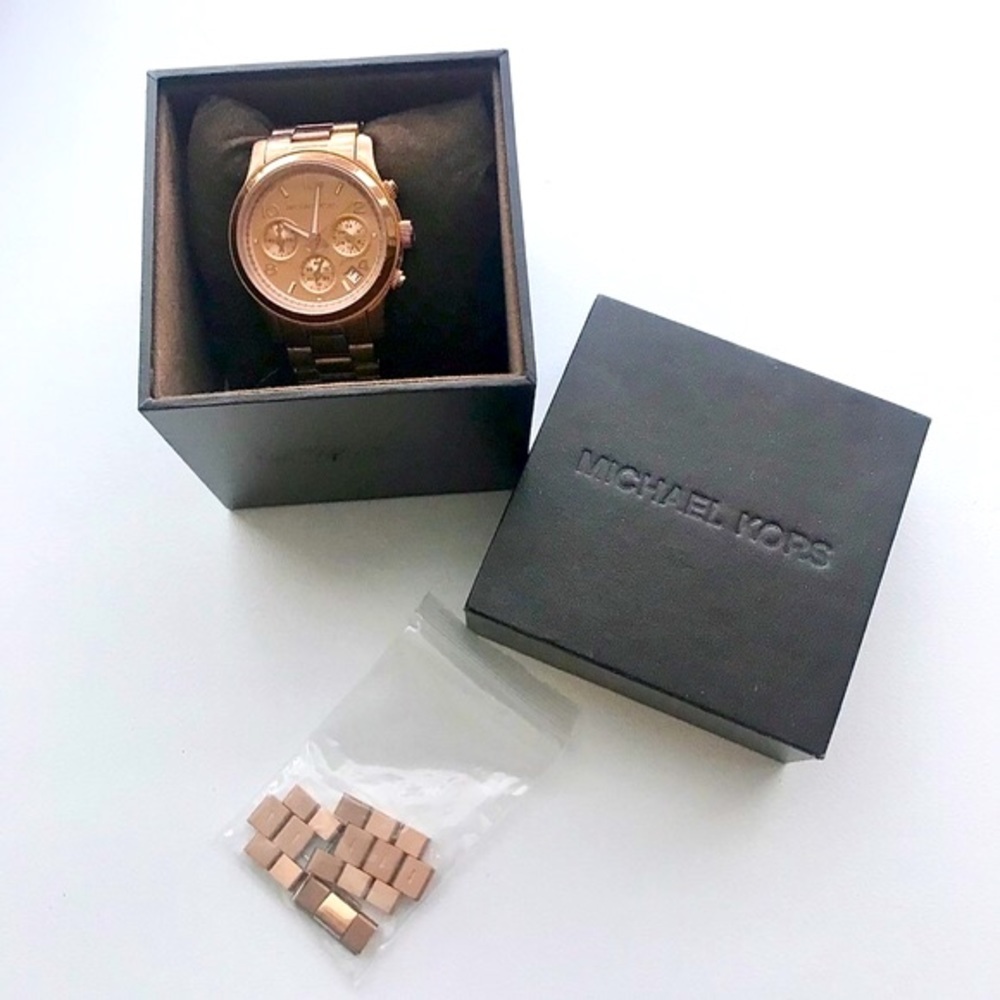 Michael Kors Rose Gold Watch - Picture 2 of 3